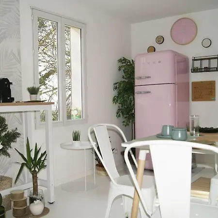 Gard - Maison Loft Exotique & Jacuzzi Privatif Apartment